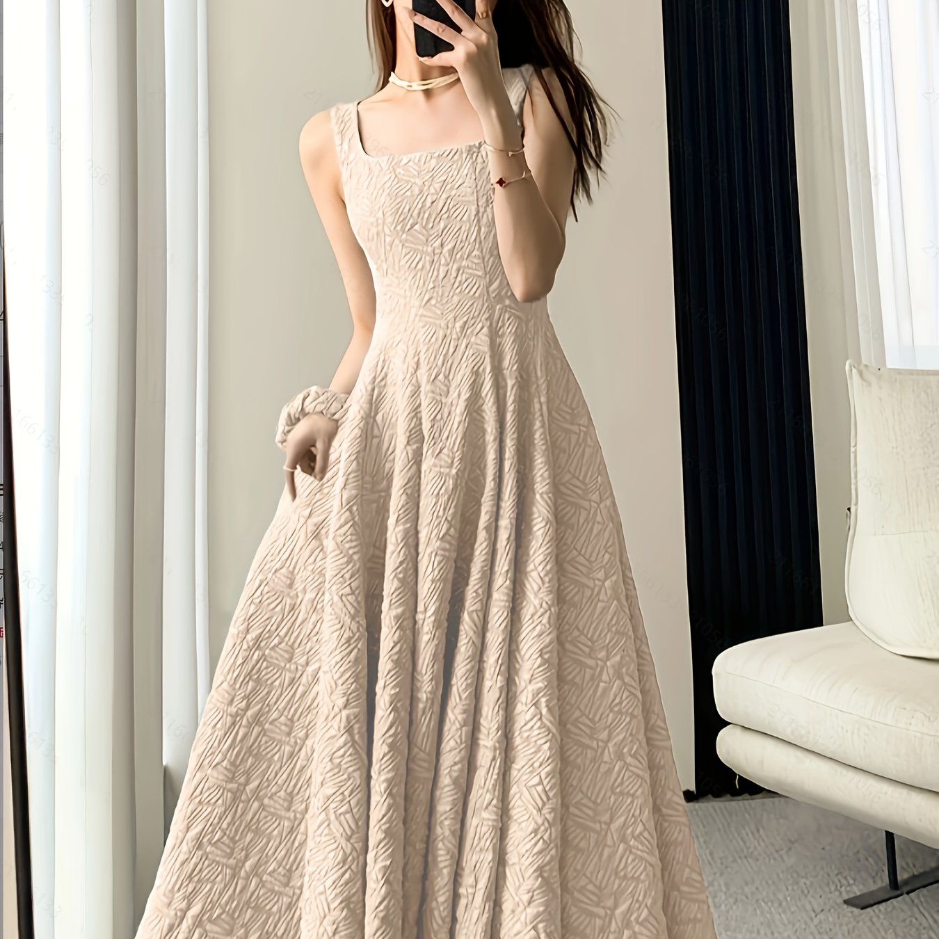 Elegantes Kleid mit quadratischem Ausschnitt - ideal für Frühling und Sommer