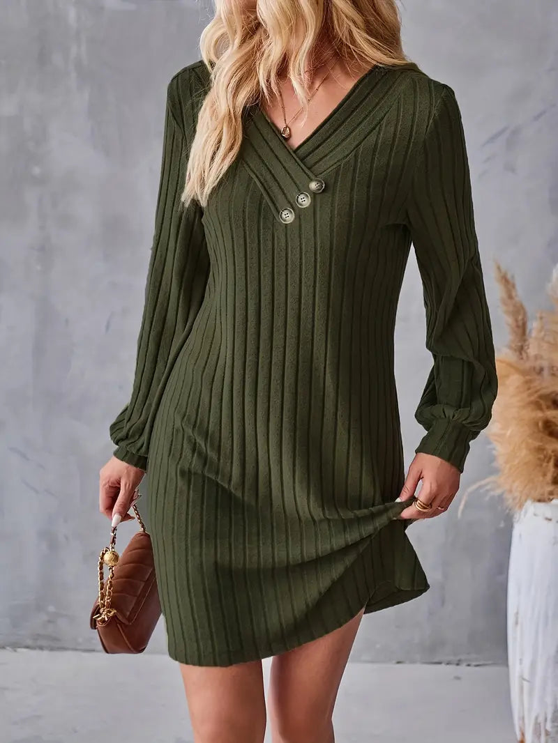 Elegantes V-Ausschnitt-Rippenkleid – Langarm mit Knopf-Detail