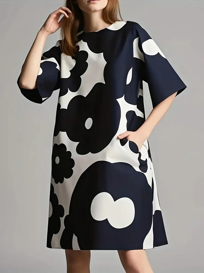 Elegantes Kleid mit Rundhalsausschnitt und 3/4-Ärmeln