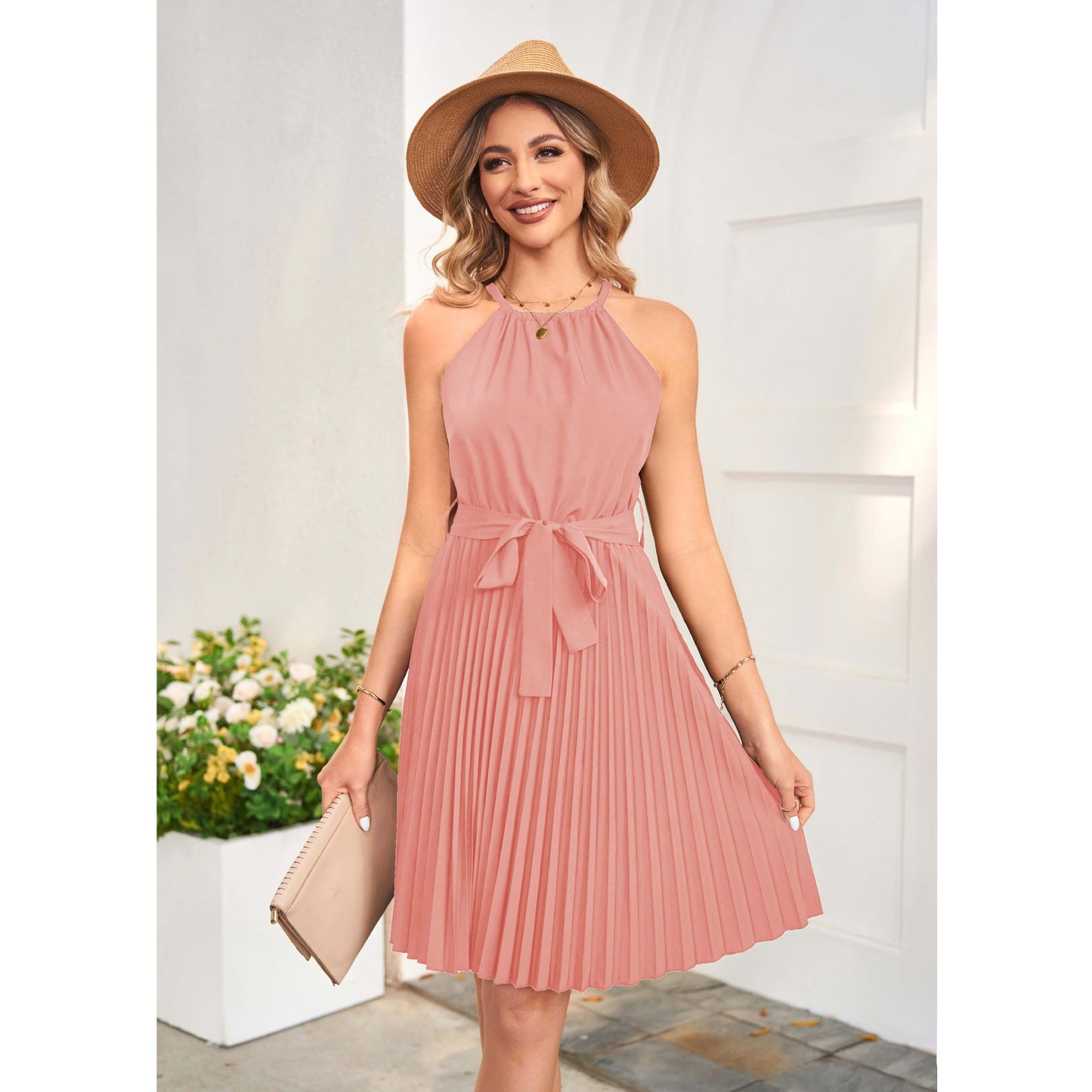 Mühelose Eleganz, ärmelloses, plissiertes Kleid mit Stehkragen