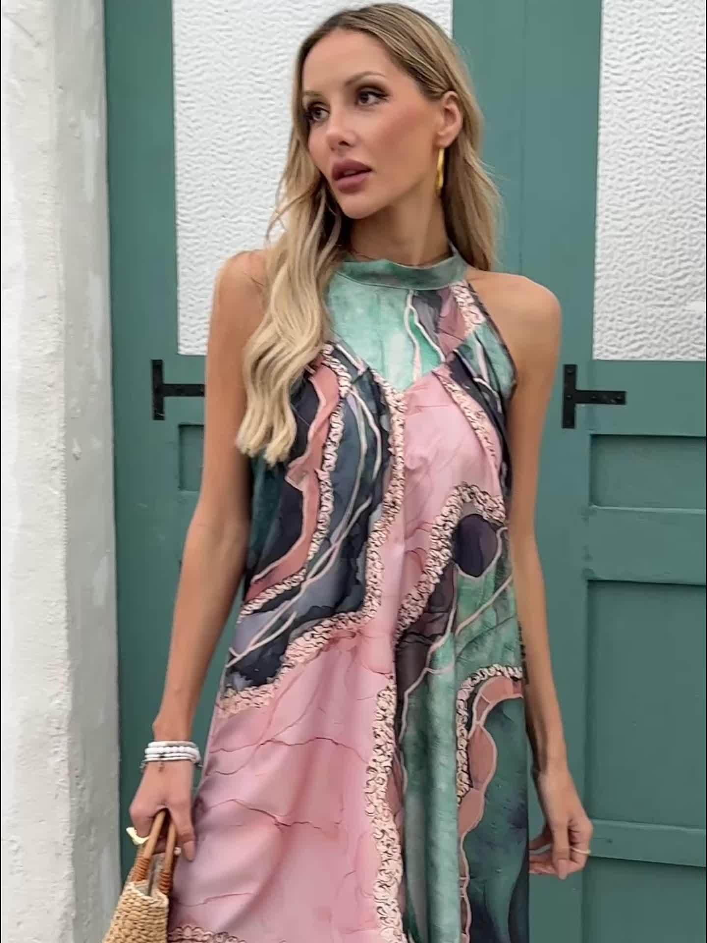 Elegantes geometrisch gemustertes Midikleid mit goldenen Akzenten