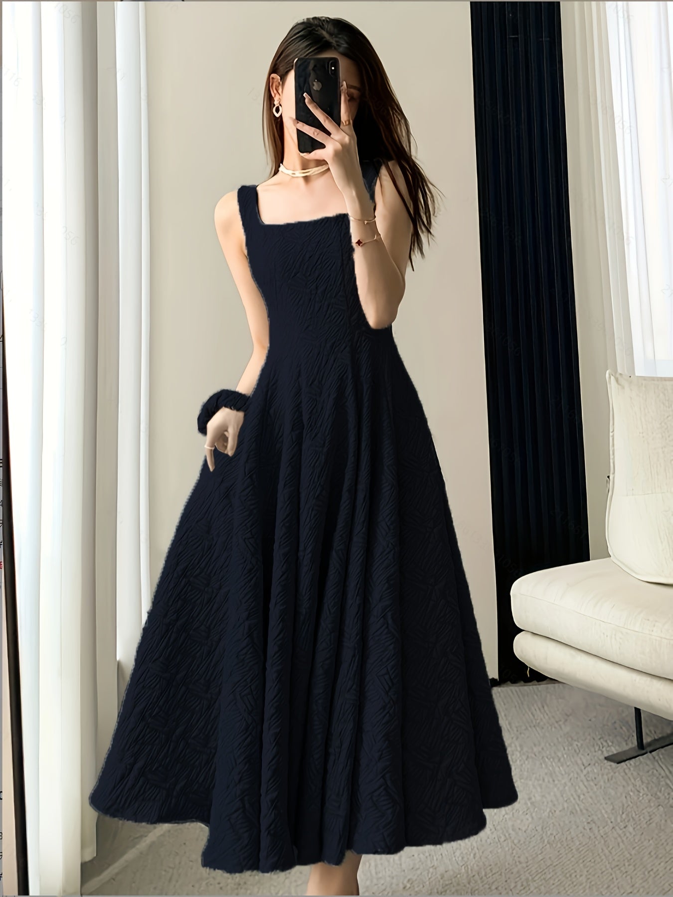 Elegantes Kleid mit quadratischem Ausschnitt - ideal für Frühling und Sommer