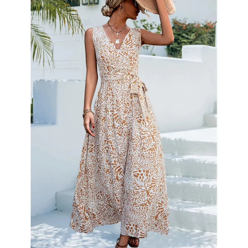 Elegantes, ausgestelltes Kleid mit Blumenmuster und Gürtel