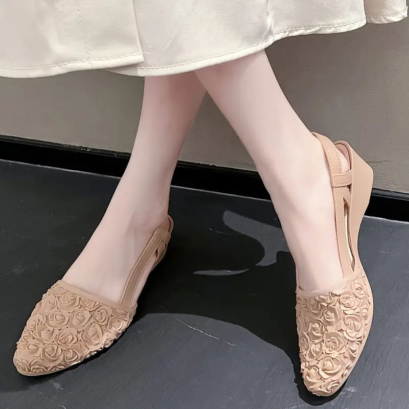Klassische, bequeme Schuhe mit Rosen-Keilabsatz