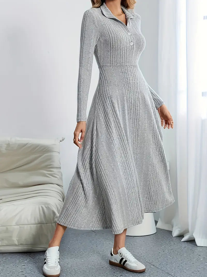 Elegantes Rippenstrick Midi-Kleid mit Knopfdetail