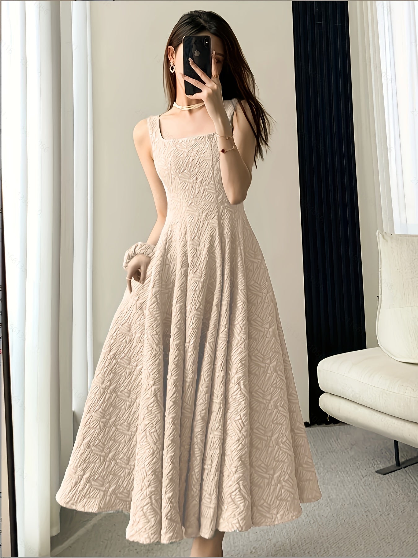 Elegantes Kleid mit quadratischem Ausschnitt - ideal für Frühling und Sommer