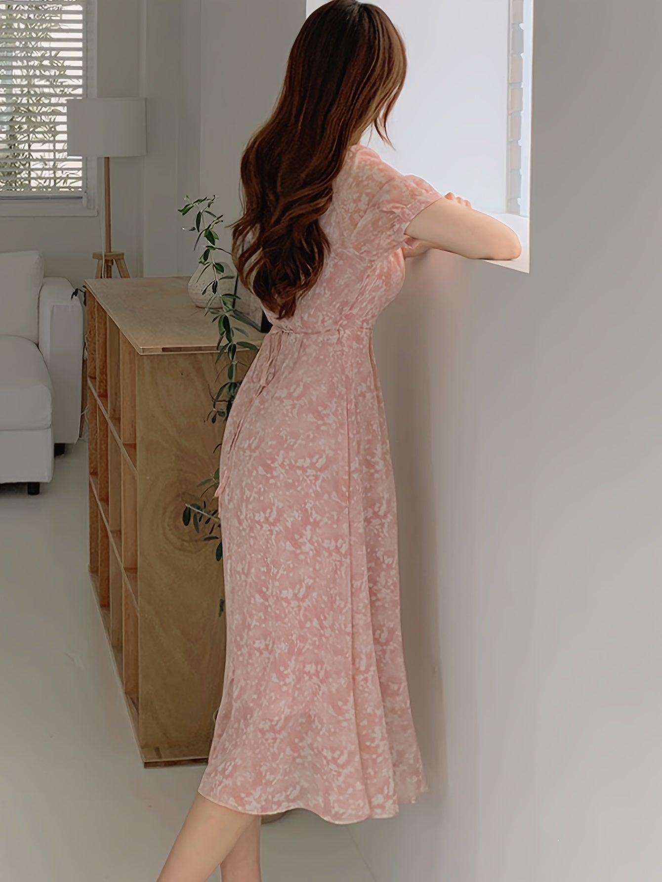 Elegantes Chiffon-Midikleid – Blumenmuster, V-Ausschnitt & Puffärmel