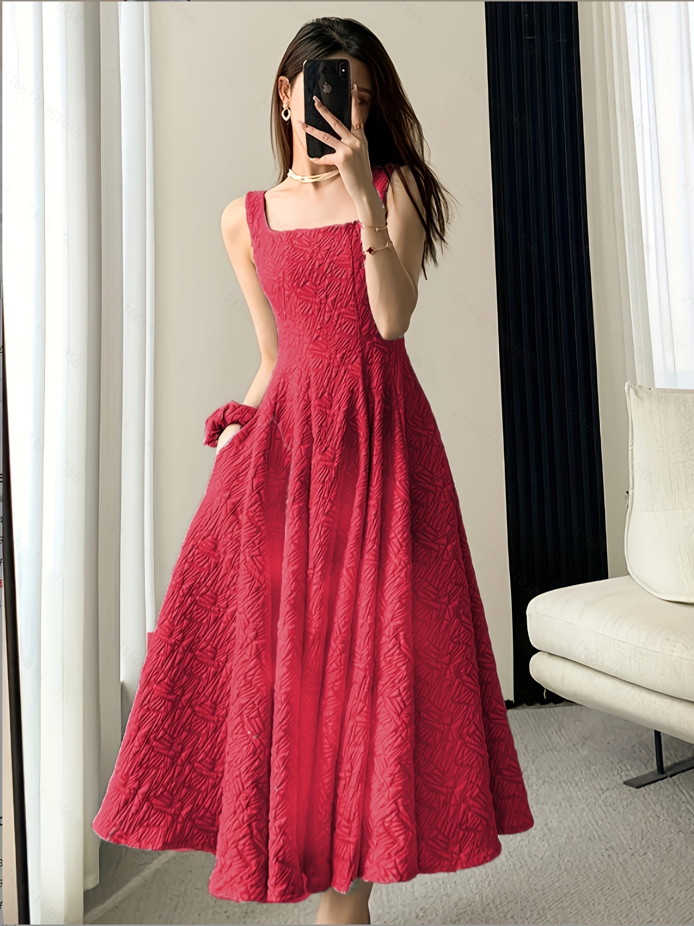 Elegantes Kleid mit quadratischem Ausschnitt - ideal für Frühling und Sommer