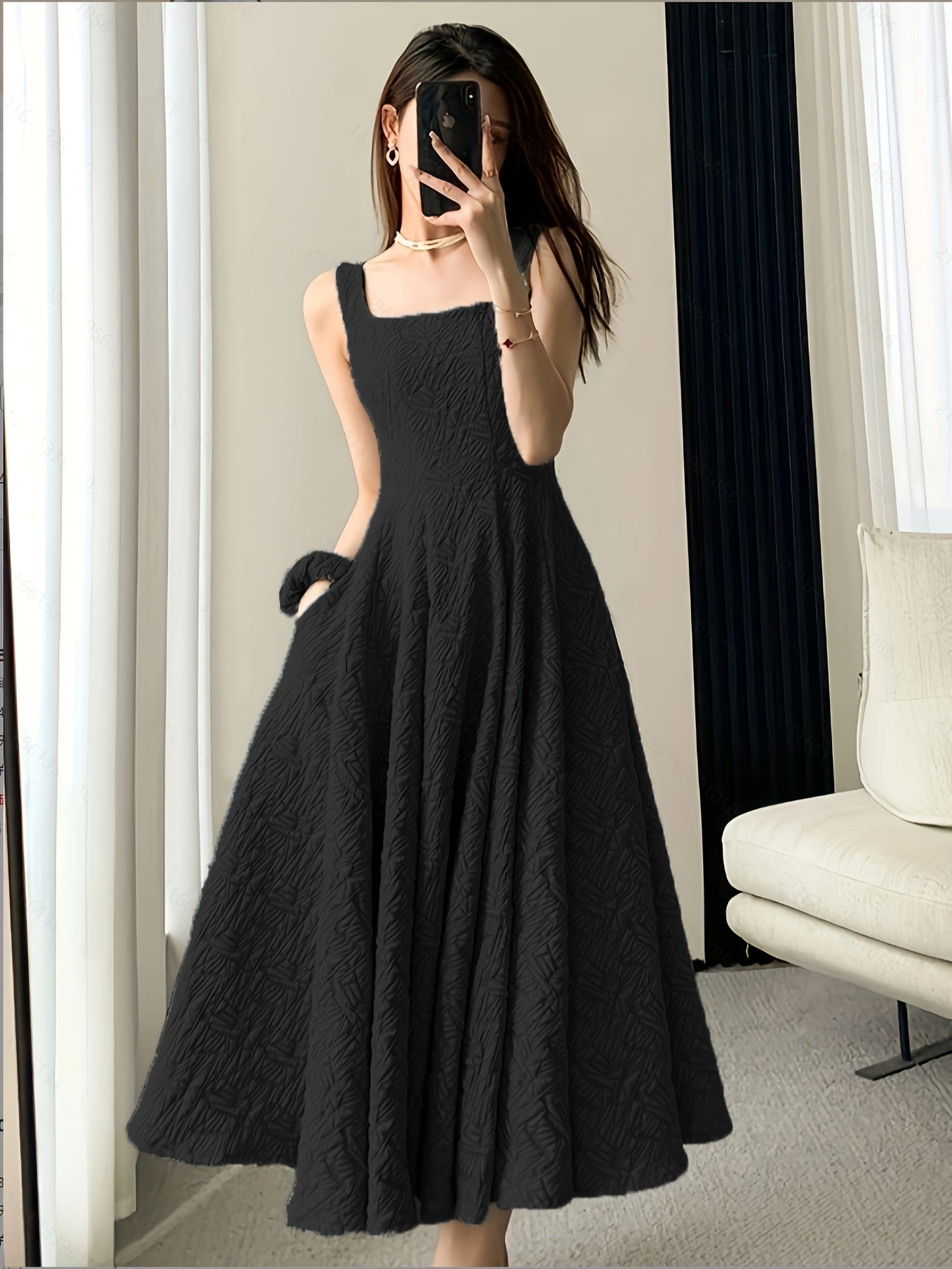 Elegantes Kleid mit quadratischem Ausschnitt - ideal für Frühling und Sommer