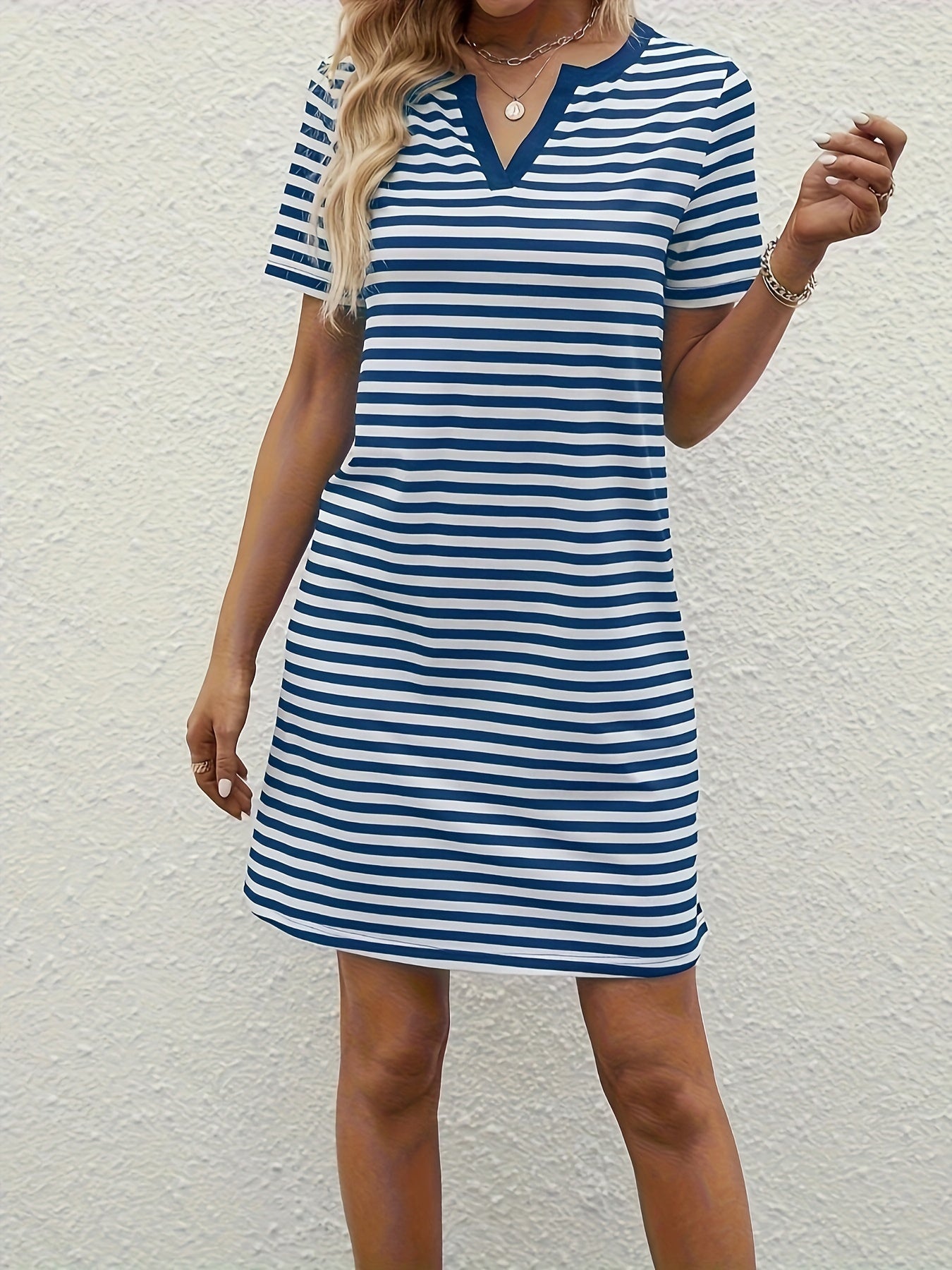 Lässiges gestreiftes Minikleid - Leichter Stil für Frühling und Sommer