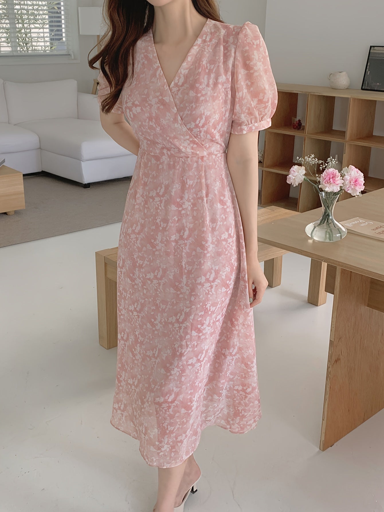 Elegantes Chiffon-Midikleid – Blumenmuster, V-Ausschnitt & Puffärmel