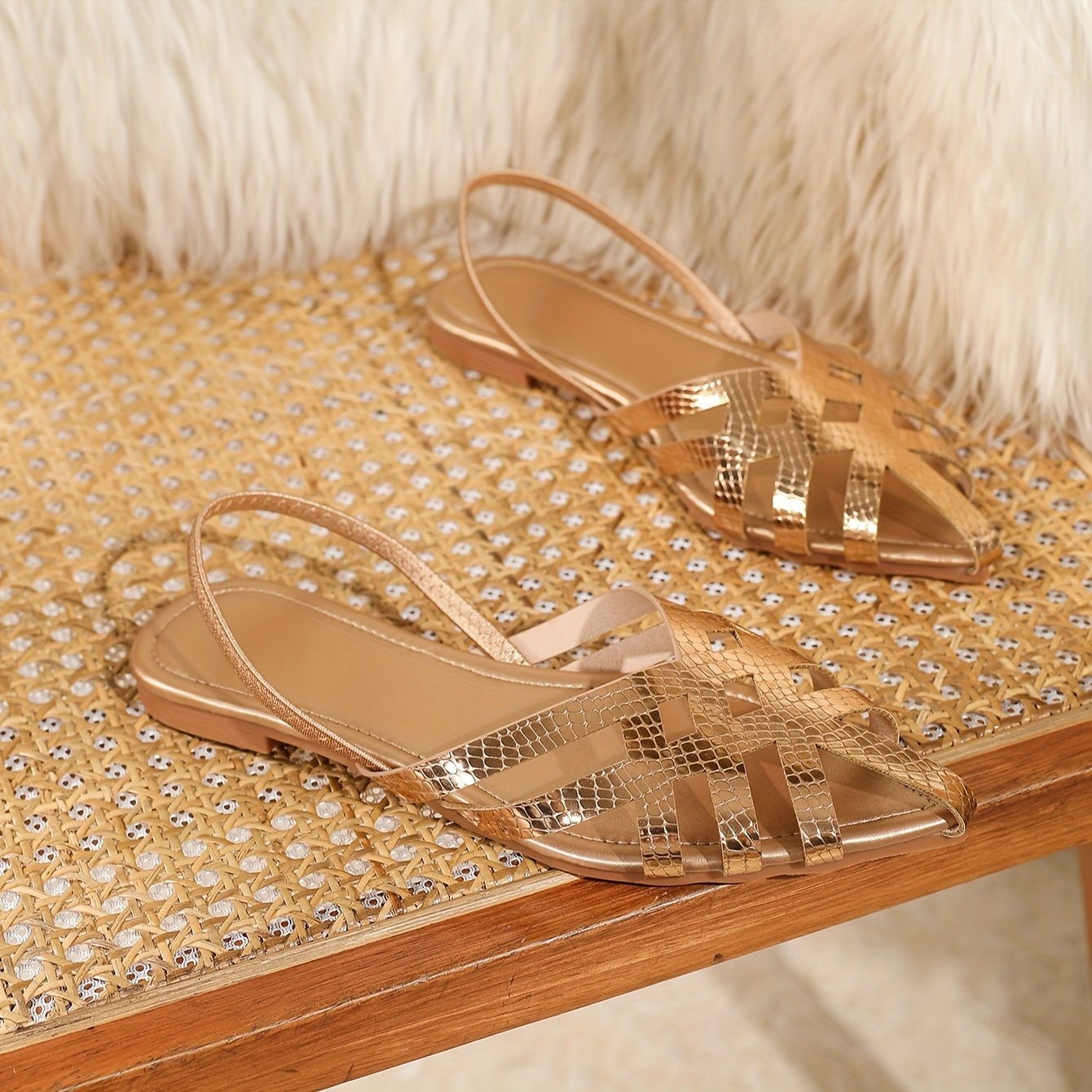 Schicke Metallic-Gewebe-Sandalen, elegante Sommerschuhe in Gold