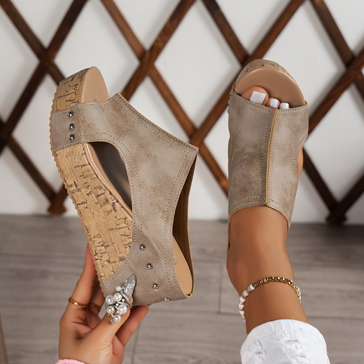 Plateau-Sandalen – Bequeme Slip-On Sommer Schuhe mit Nieten