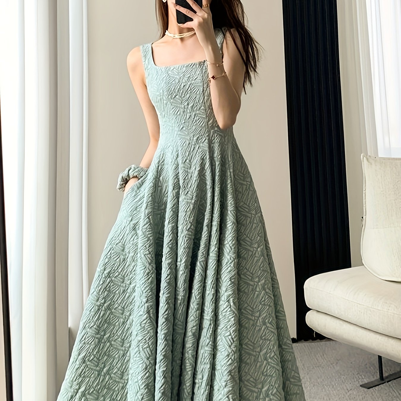 Elegantes Kleid mit quadratischem Ausschnitt - ideal für Frühling und Sommer