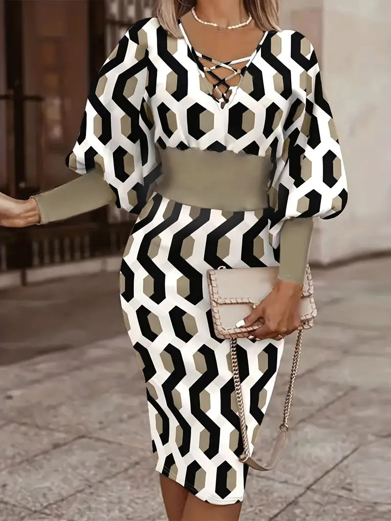 Lässiges, langärmliges Kleid mit überkreuztem Geo-Print und V-Ausschnitt
