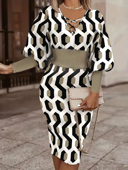 Lässiges, langärmliges Kleid mit überkreuztem Geo-Print und V-Ausschnitt
