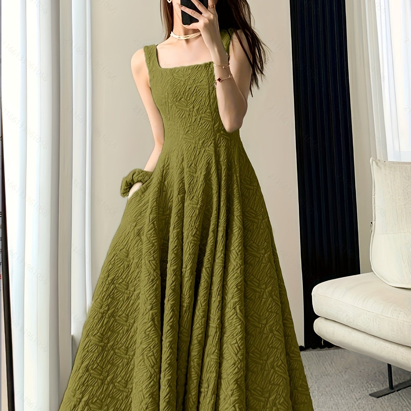 Elegantes Kleid mit quadratischem Ausschnitt - ideal für Frühling und Sommer