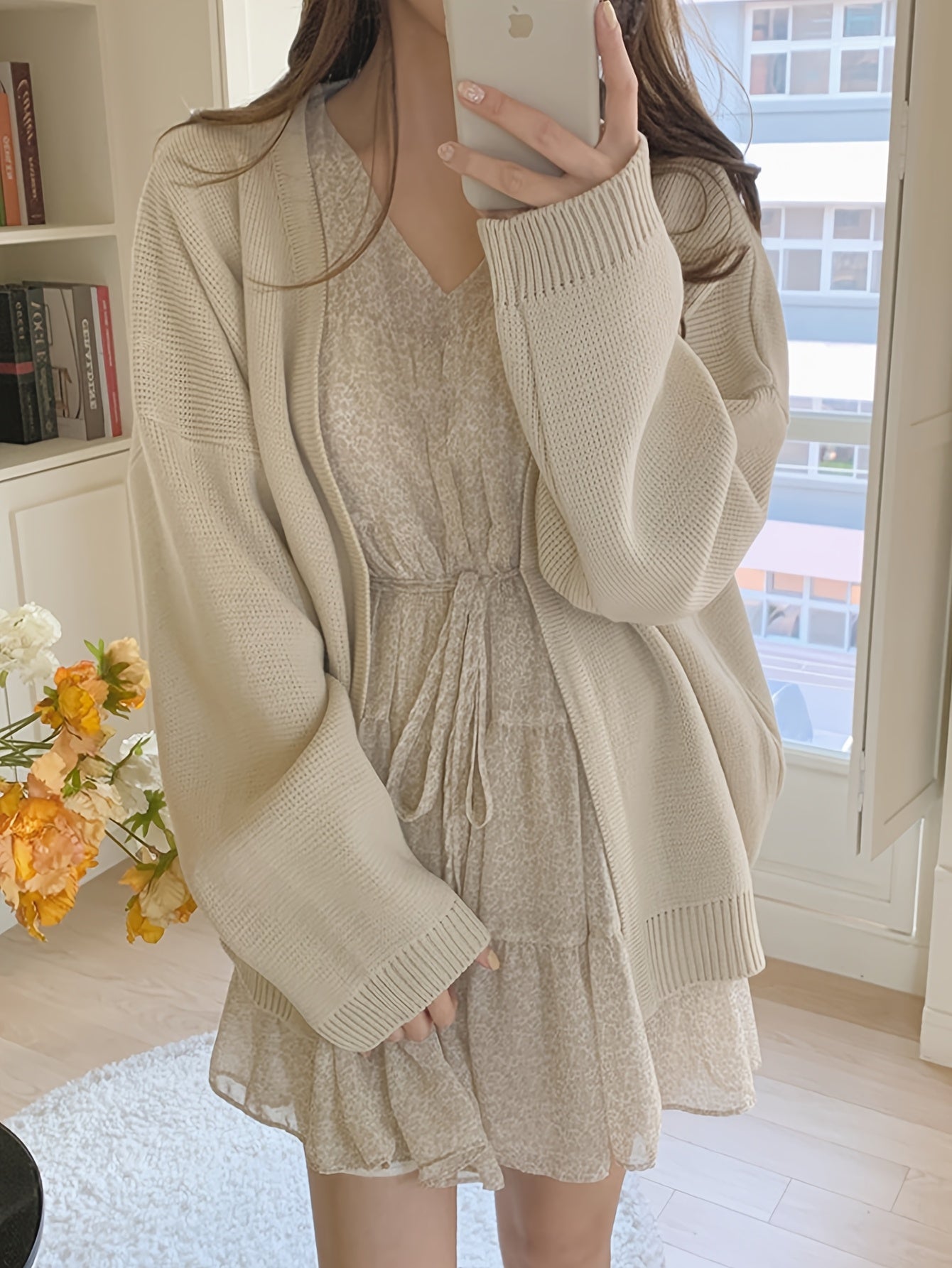 Elegantes Sommerkleid – Chiffon, Blumenmuster, V-Ausschnitt, Taillenbindung